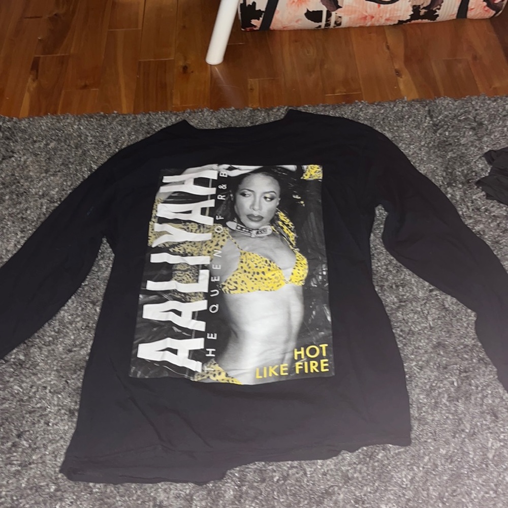Aaliyah top